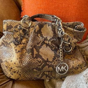 Micheal Kors shoulder bag